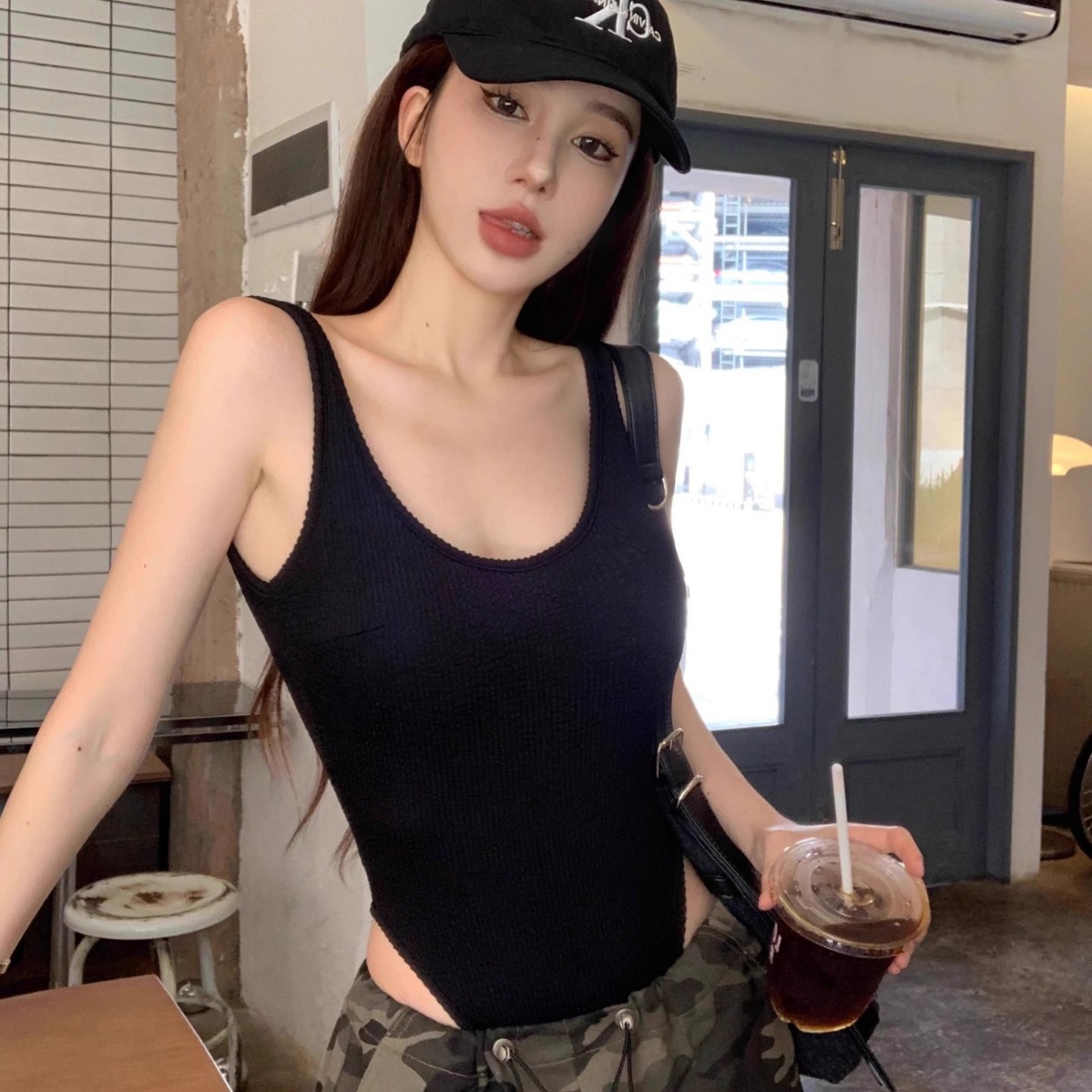 Suspender Tank Top - สีดํา Strappy บอดี้สูทเซ็กซี่ Backless Ribbed Bodysuit
